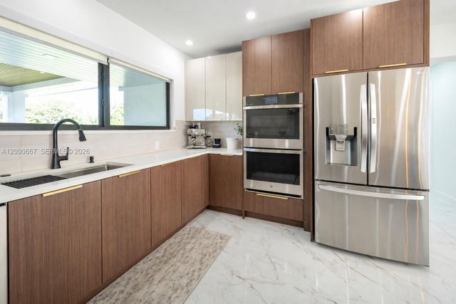20 N Hibiscus Court, Plantation, FL 33317