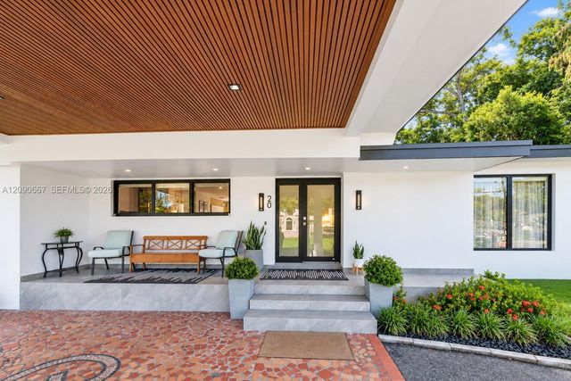 20 N Hibiscus Court, Plantation, FL 33317