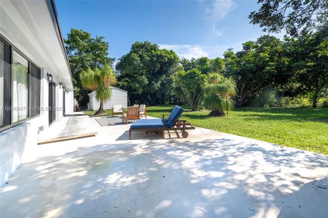 20 N Hibiscus Court, Plantation, FL 33317