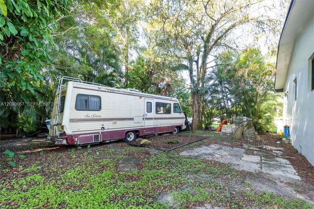 20 N Hibiscus Court, Plantation, FL 33317