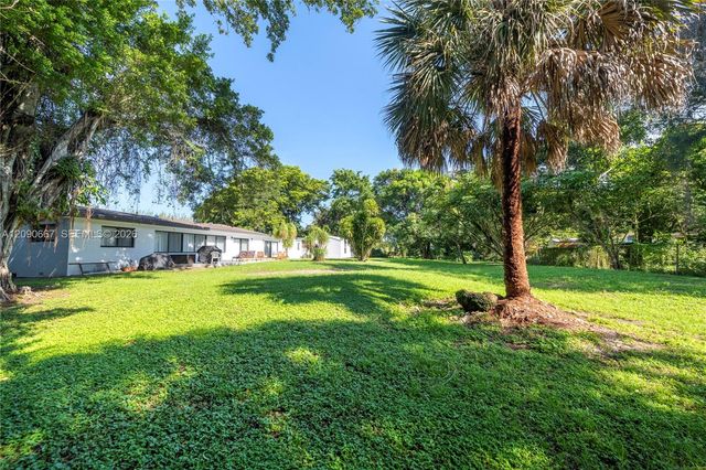 20 N Hibiscus Court, Plantation, FL 33317