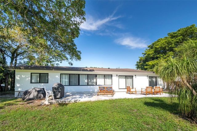 20 N Hibiscus Court, Plantation, FL 33317