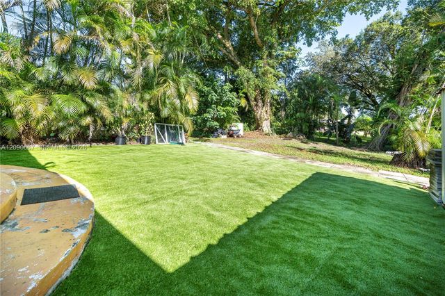 20 N Hibiscus Court, Plantation, FL 33317