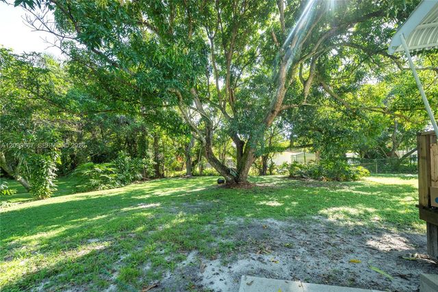 20 N Hibiscus Court, Plantation, FL 33317