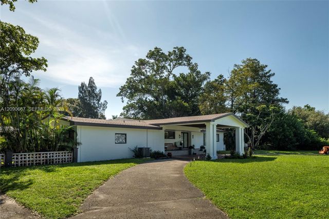 20 N Hibiscus Court, Plantation, FL 33317