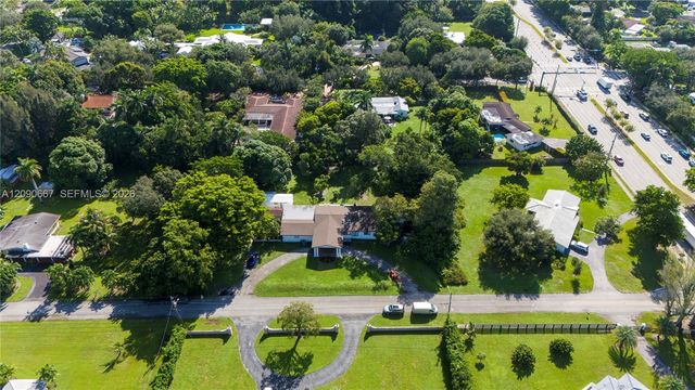 20 N Hibiscus Court, Plantation, FL 33317