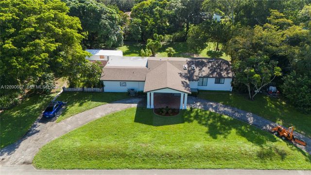 20 N Hibiscus Court, Plantation, FL 33317