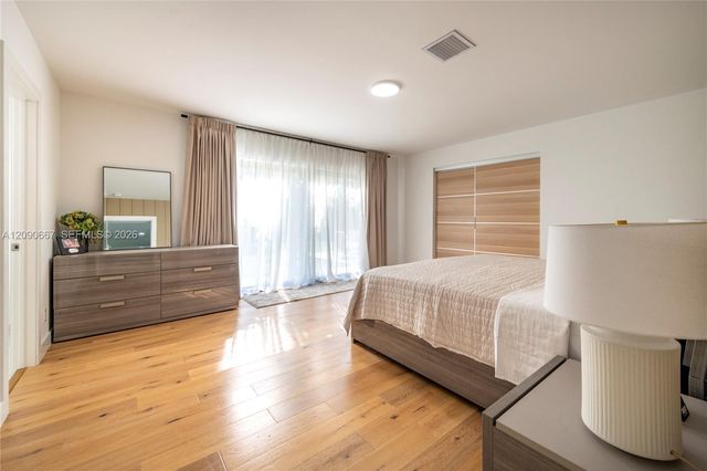 20 N Hibiscus Court, Plantation, FL 33317