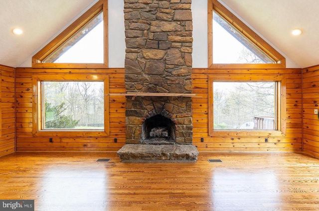 1415 S TIMBER RIDGE RD, Cross Junction, VA 22625