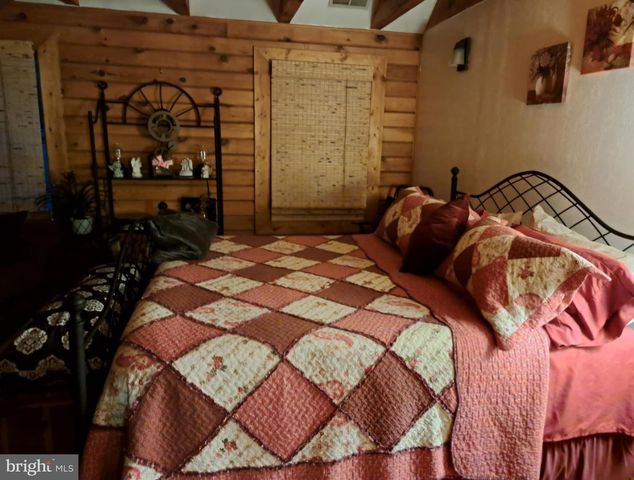 1415 S TIMBER RIDGE RD, Cross Junction, VA 22625
