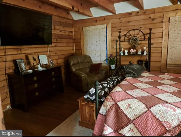 1415 S TIMBER RIDGE RD, Cross Junction, VA 22625