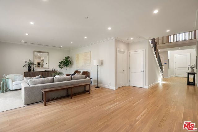 9013 Sawyer Street, Los Angeles, CA 90035