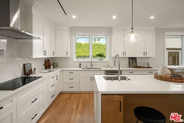 9013 Sawyer Street, Los Angeles, CA 90035