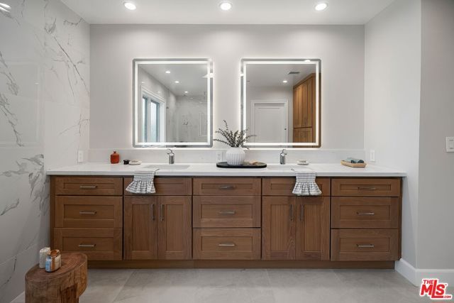 9013 Sawyer Street, Los Angeles, CA 90035