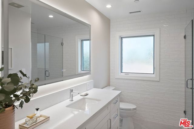 9013 Sawyer Street, Los Angeles, CA 90035