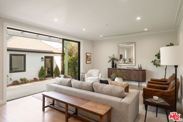 9013 Sawyer Street, Los Angeles, CA 90035