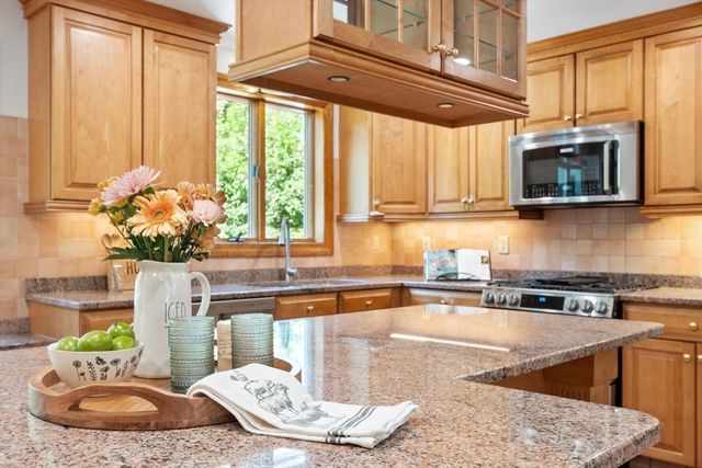 4 Battcock Road, Billerica, MA 01821