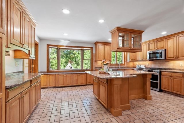 4 Battcock Road, Billerica, MA 01821