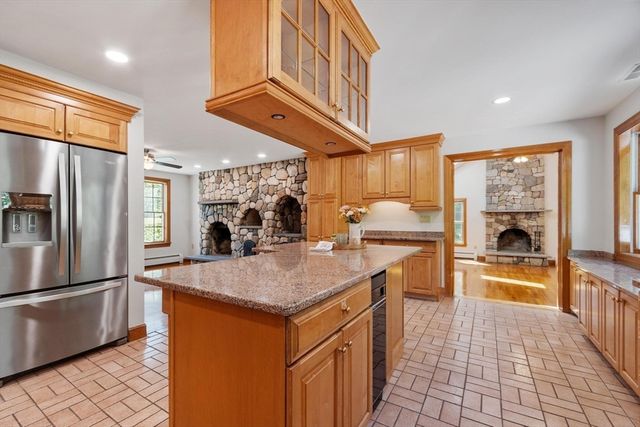 4 Battcock Road, Billerica, MA 01821