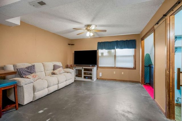 1924 NW 62nd Terrace, Kansas City, MO 64151