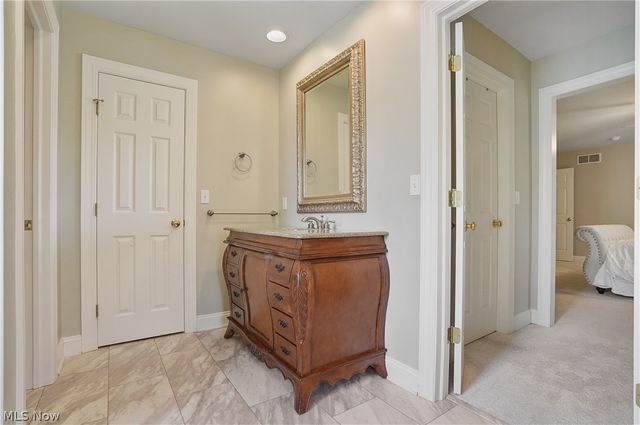 37 Clayton Court, Hudson, OH 44236