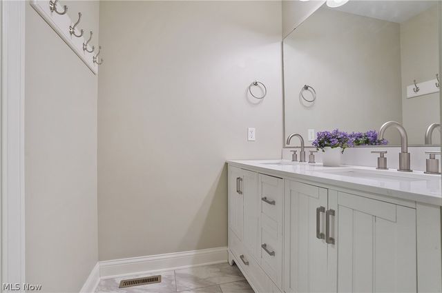 37 Clayton Court, Hudson, OH 44236