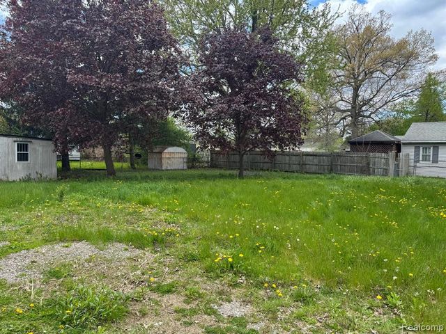 3231 W Hobson Avenue, Flint, MI 48504
