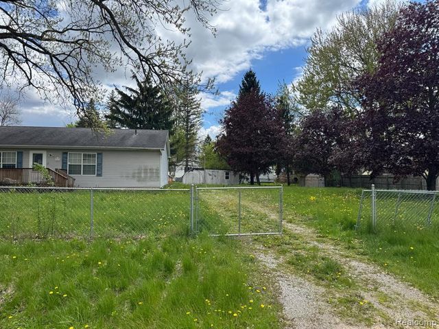 3231 W Hobson Avenue, Flint, MI 48504