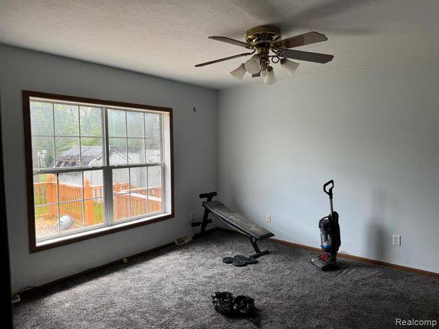 3231 W Hobson Avenue, Flint, MI 48504