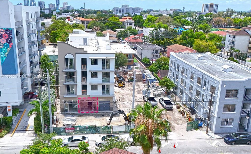 650 SW 1st St, Miami, FL 33130