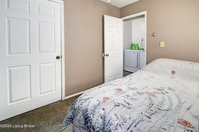 10010 Donau Ln, Louisville, KY 40272