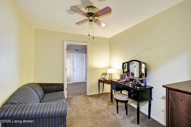 10010 Donau Ln, Louisville, KY 40272