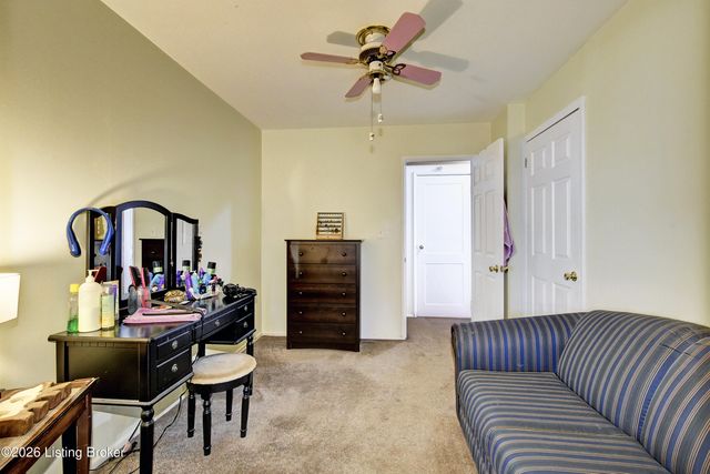 10010 Donau Ln, Louisville, KY 40272