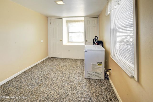 10010 Donau Ln, Louisville, KY 40272