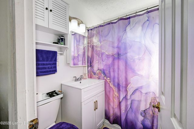 10010 Donau Ln, Louisville, KY 40272