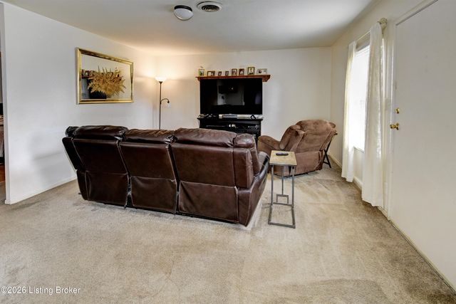 10010 Donau Ln, Louisville, KY 40272