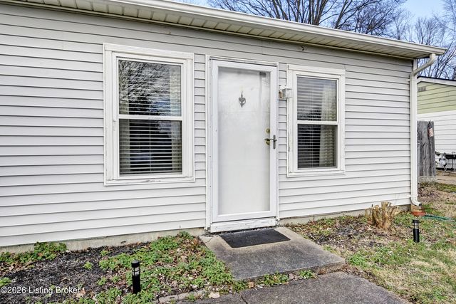 10010 Donau Ln, Louisville, KY 40272