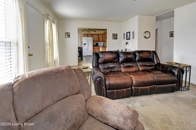 10010 Donau Ln, Louisville, KY 40272