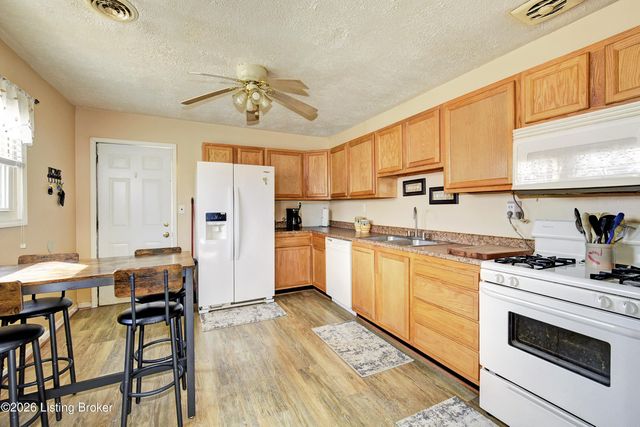 10010 Donau Ln, Louisville, KY 40272