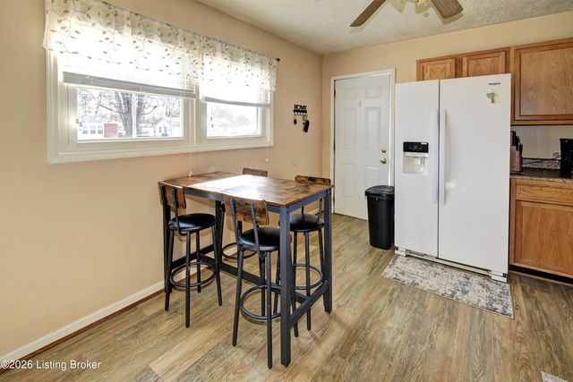 10010 Donau Ln, Louisville, KY 40272