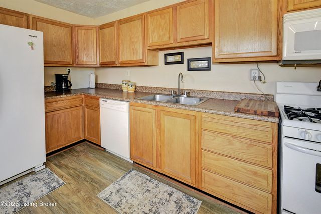 10010 Donau Ln, Louisville, KY 40272