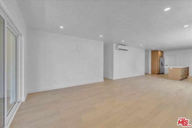 6913 Encino Avenue Upper unit, Los Angeles, CA 91406
