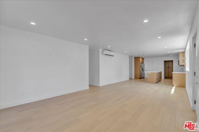 6913 Encino Avenue Upper unit, Los Angeles, CA 91406
