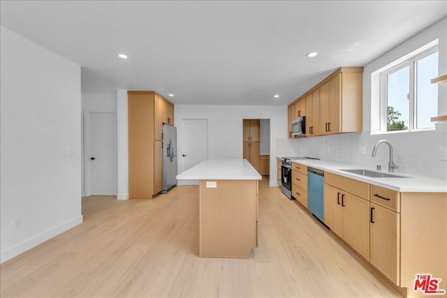 6913 Encino Avenue Upper unit, Los Angeles, CA 91406