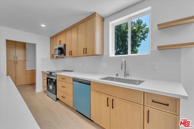 6913 Encino Avenue Upper unit, Los Angeles, CA 91406