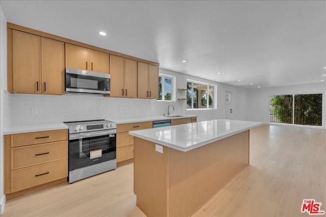 6913 Encino Avenue Upper unit, Los Angeles, CA 91406