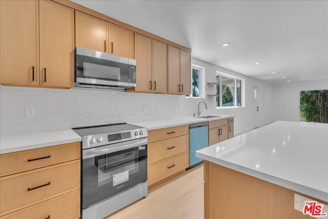 6913 Encino Avenue Upper unit, Los Angeles, CA 91406