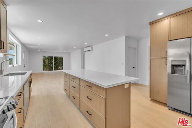 6913 Encino Avenue Upper unit, Los Angeles, CA 91406