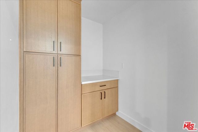 6913 Encino Avenue Upper unit, Los Angeles, CA 91406