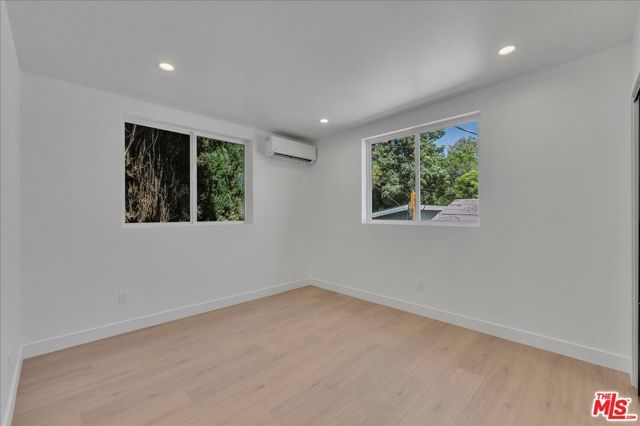 6913 Encino Avenue Upper unit, Los Angeles, CA 91406